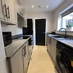Modern 3Br Home Near Anfield Stadium